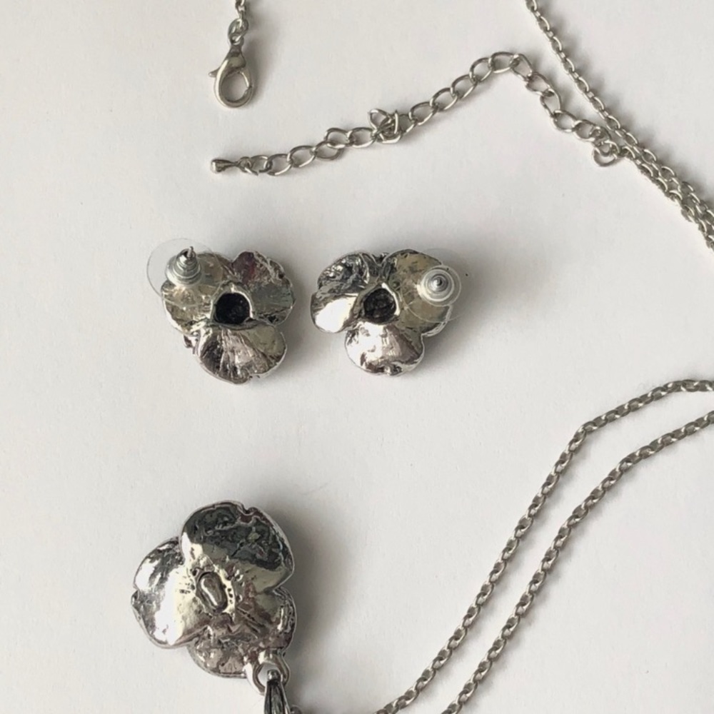 Vintage 80s Rose Floral Silver Tone Studded Jewelry Earrings Necklace Set - Picture 4 of 5